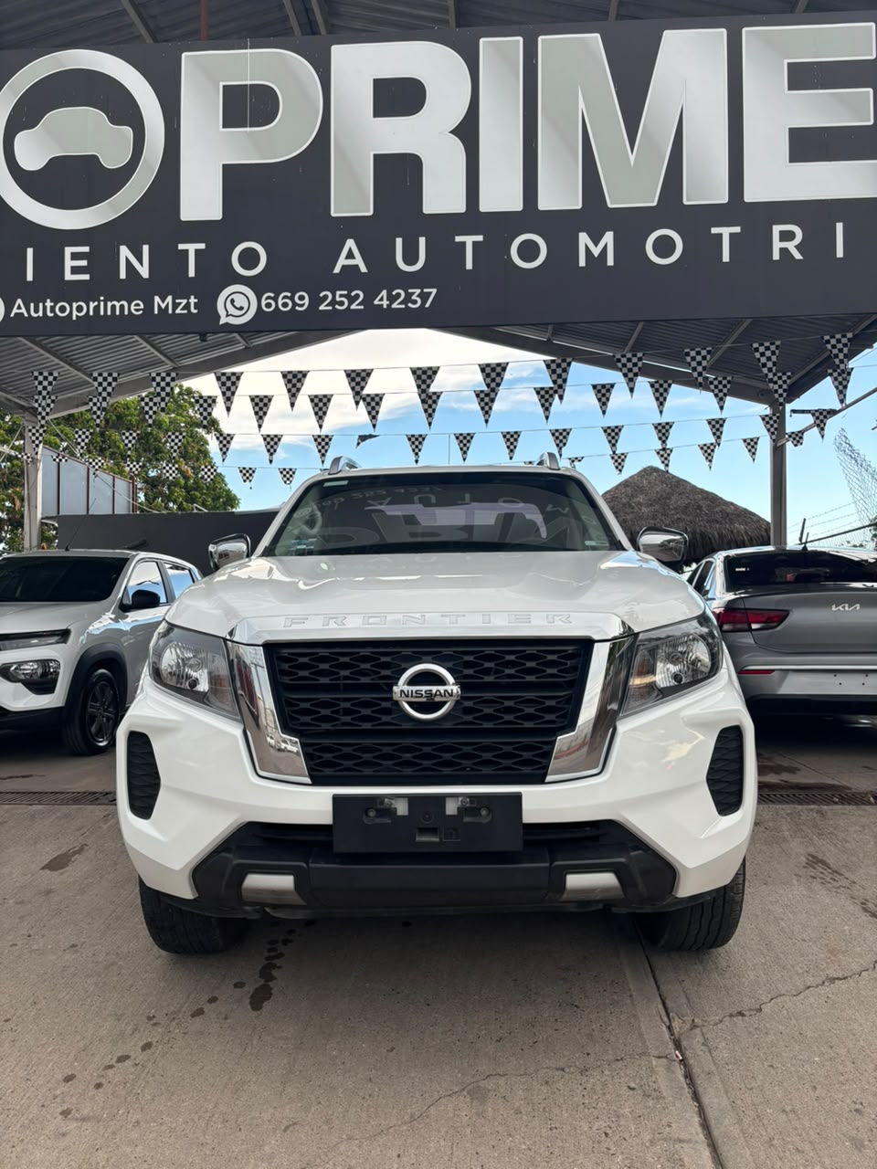 Nissan FRONTIER LE 2022