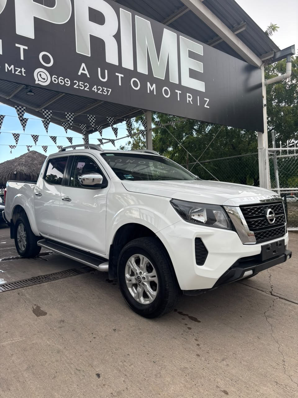 Nissan FRONTIER LE 2022 — imagen 2