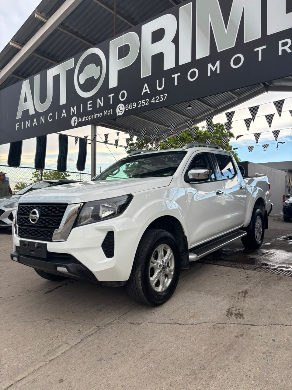 Nissan FRONTIER LE